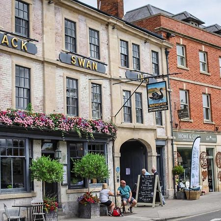 The Black Swan Inn Devizes Zewnętrze zdjęcie